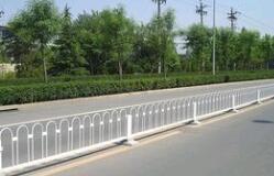 锌钢护栏板运用优势与日常保养