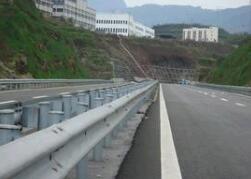 全新高速公路护栏板材质选择真实问题