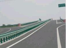 高速公路防撞护栏施工