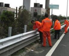 干线公路安全生命防护波形护栏安装审查通过